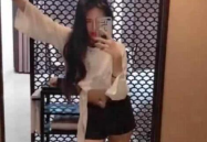 小姐姐出名视频,小姐姐惊艳出境，视频走红引发热议